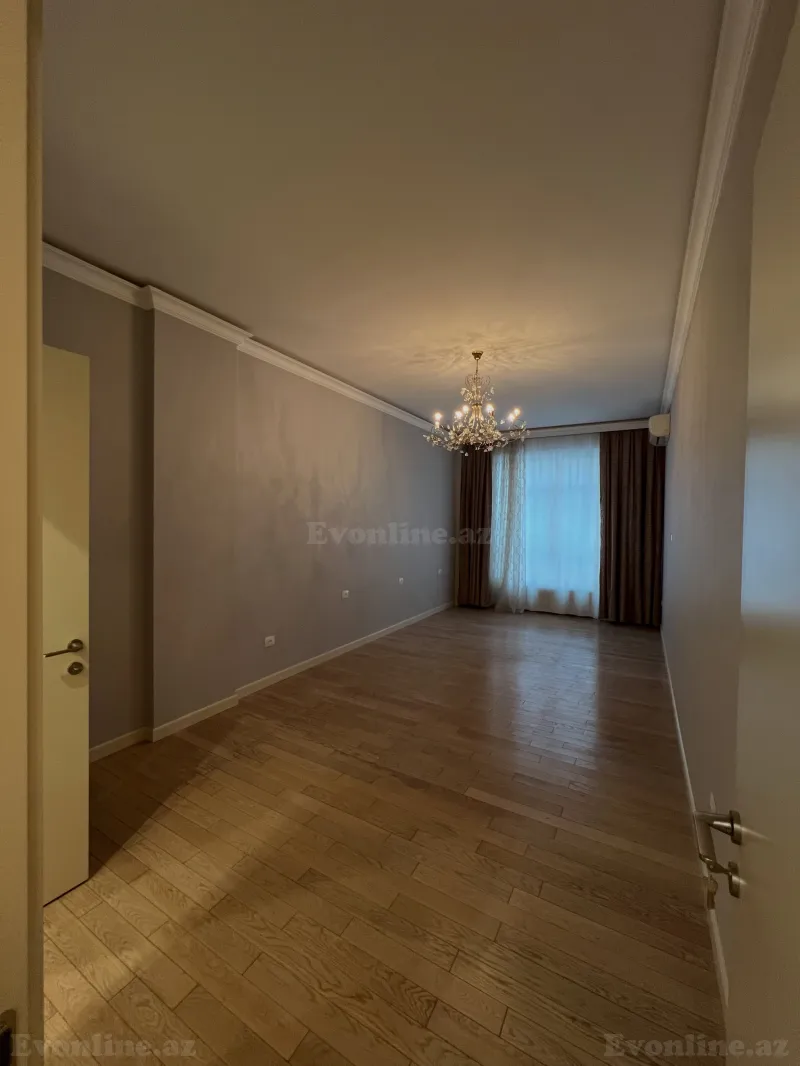 Satılır 4 otaqlı Mənzil Yeni tikili 200 m² Bakı, Yasamal r., İnşaatçılar m — Mənzil, Bakı (7)