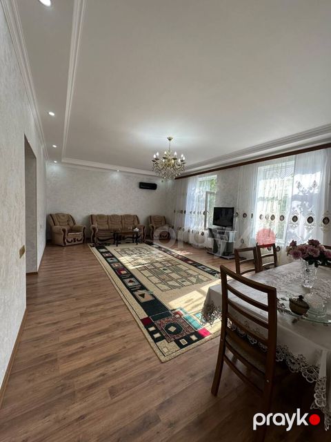 Satılır 4 otaqlı həyət evi/bağ evi 200 m² — Bakı