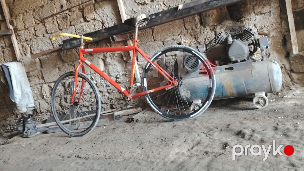 Şəhər/trek üslubunda tək sürətli velosiped - Rəng: qırmızı (mat ton) — Yol velosipedləri, Bakı (3)