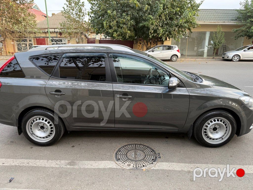Kia Ceed SW, 1.6 L, 2010 il, 350 000 km — Avtomobillər, Bakı (8)