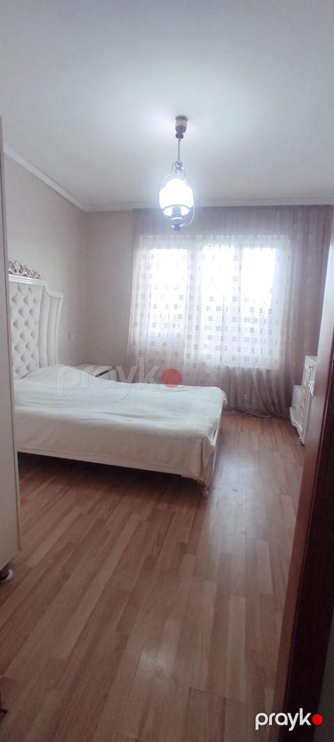 2 otaqlı mənzil. Mənzildə yataq otağı, geniş qonaq otağı, ayrıca — Bakı