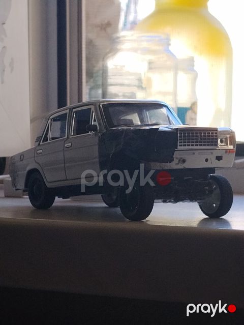 Model avtomobil – klassik sovet sedanının detallı kolleksiya nümunəsi — Digah