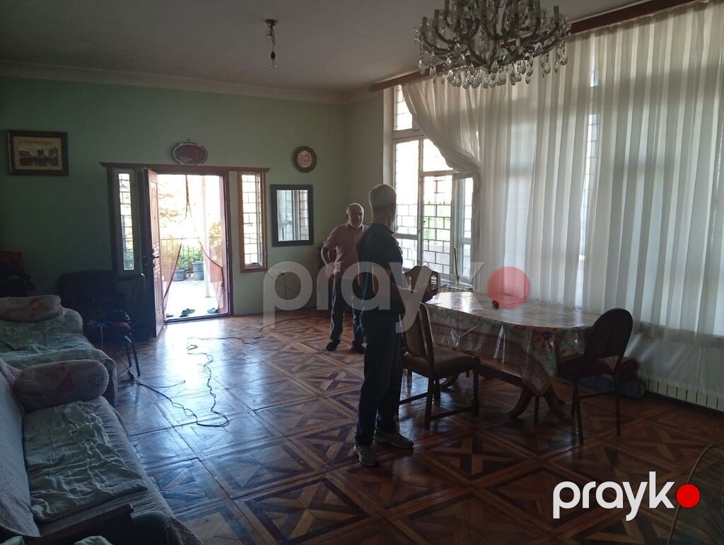 Geniş həyətyanı sahəsi və uzun eyvanı olan fərdi yaşayış evi — Ev, villa, Bakı (6)