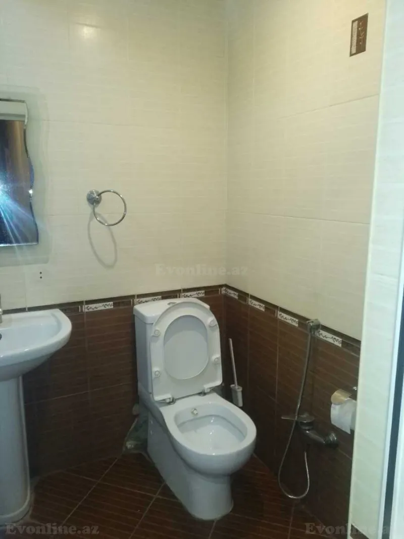 Satılır 2 otaqlı Mənzil Köhnə tikili 65 m² Bakı, Sabunçu r., Bakıxanov — Mənzil, Bakı (7)