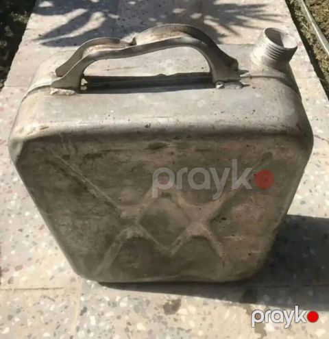 Metal yanacaq bidonu - Material: qalın metal (polad) - Həcm: təqribən