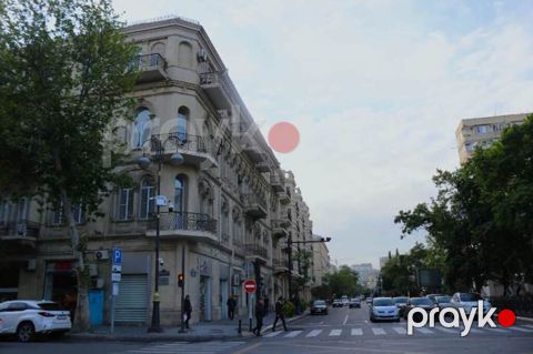 Satılır 6 otaqlı köhnə tikili 240 m² — Bakı