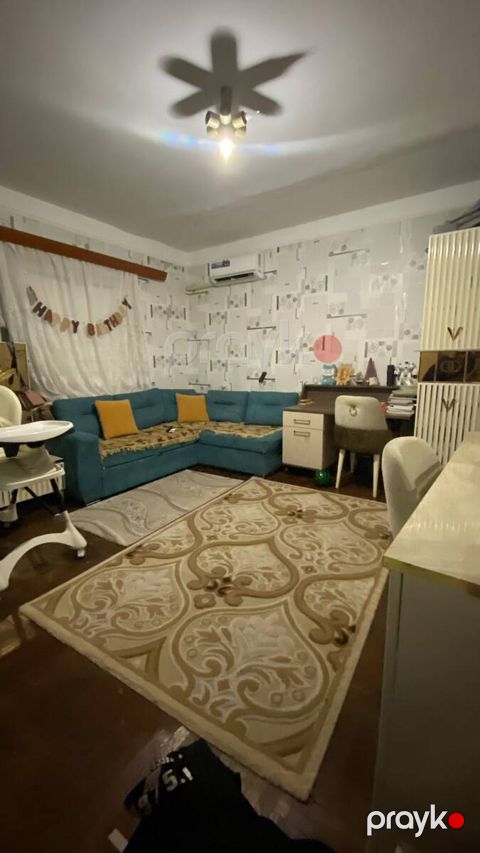Satılır 4 otaqlı köhnə tikili 90 m² — Bakı