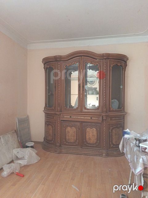 Klassik üslubda iri vitrin-bufet - Material: təbii ağac karkas, oyma — Sumqayıt