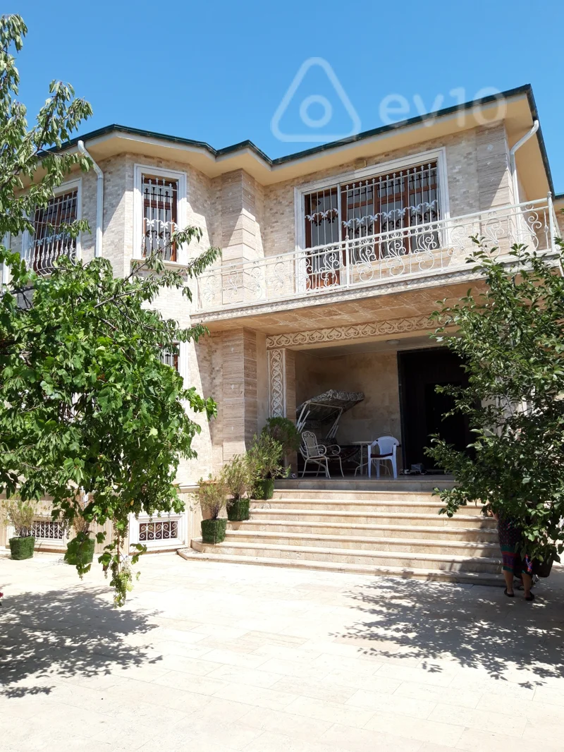 8 otaqlı həyət evi, 388.7 m², Kazım talıblı küçəsi, Naxçıvan MR — Naxçıvan