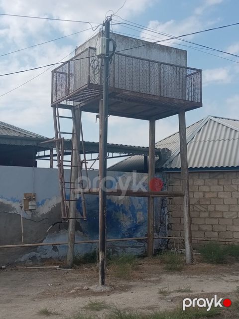Salam 5 ton 700 demir su çənidi stayakida var neftçala rayonunda — Neftçala