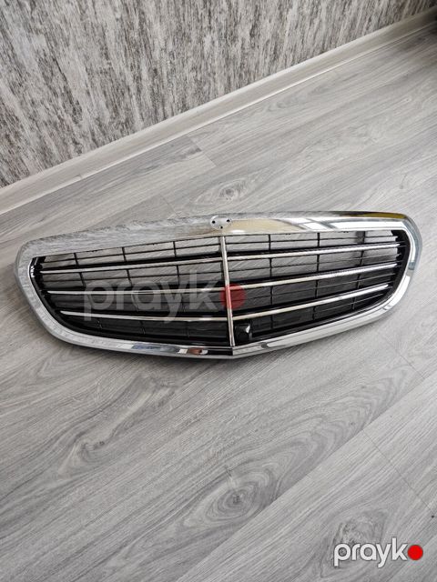 Mercedes E212 radiator barmaqlığı — Bakı