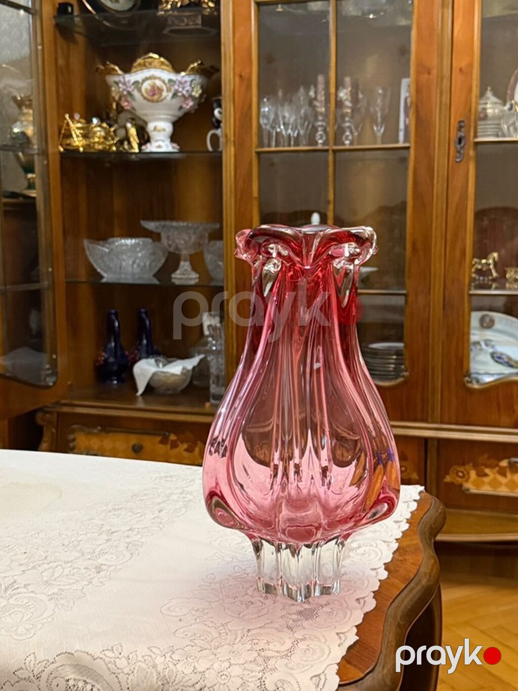 Bir vaza, Bogem şüşəsi — Vaazalar, kreslolar, süni çiçəklər, Bakı (2)