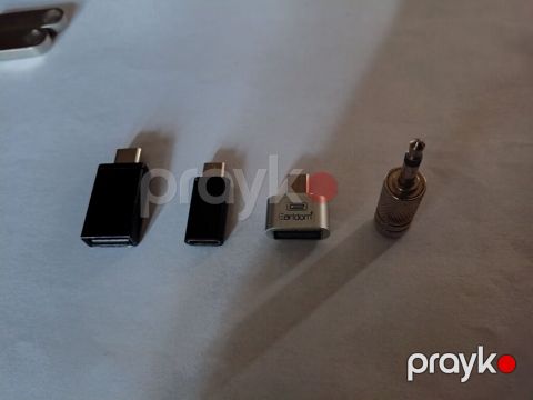 Usb-c adapterlər və audio konvertor seti Ünvan: Elmlər Akad. saat — Bakı