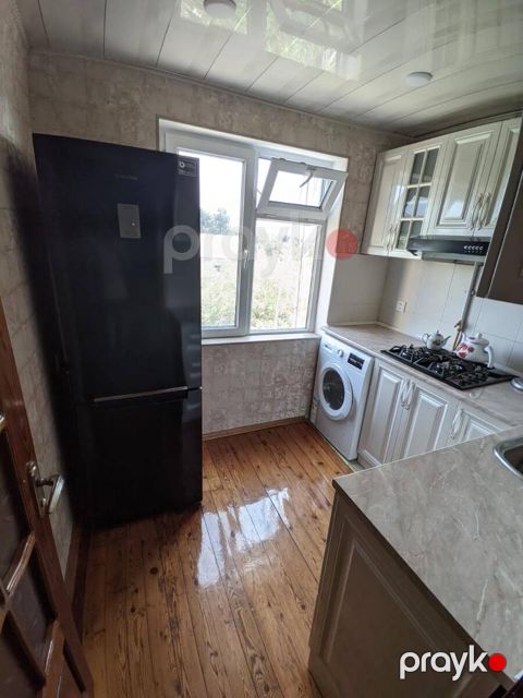 Satılır 4 otaqlı köhnə tikili 100 m² — Bakı