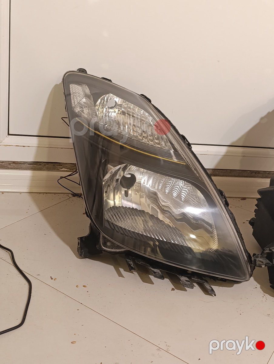 Toyota Prius farası — Ehtiyat hissələri və aksesuarlar, Bakı (3)
