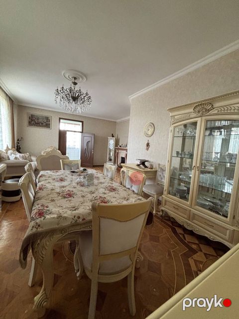 Satılır 3 otaqlı köhnə tikili 120 m² — Bakı