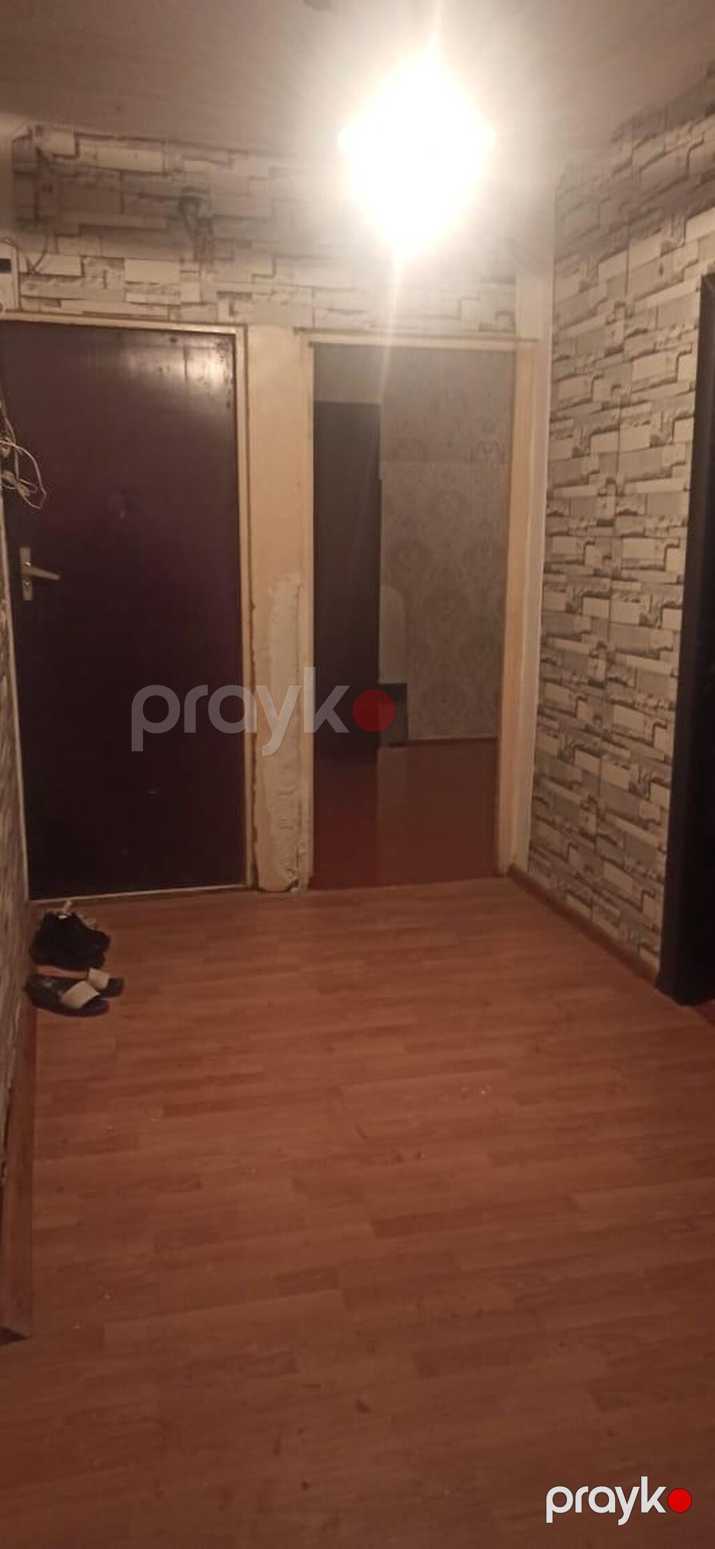 Salam hər vaxdınız xeyir olsun Xalqlarda metronun yanında köhnə tikili — Mənzil, Bakı (3)