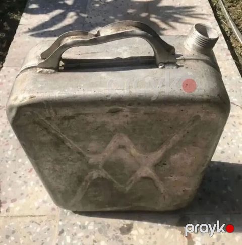 Metal bidon/kannister - Material: qalın metal (dəmir) - Forma