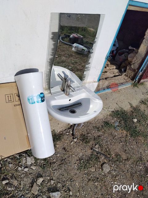 Hamam üçün komplekt: - Divara quraşdırılan keramika əl-üz yuma lavabı