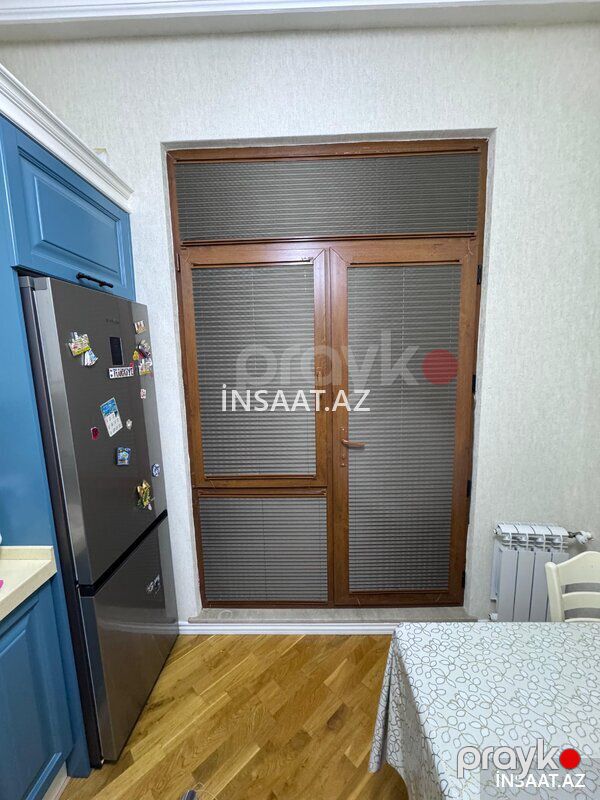 Pllise növ jalüz — Pəncərələr, qapılar, balkonlar, Bakı (5)