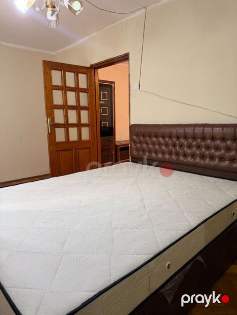 Bakı, Yasamal, 3 otaqlı, Köhnə tikili, m. Elmlər Akademiyası, 75 kv. m — Bakı