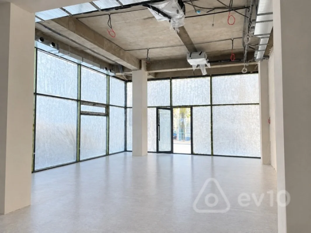 Obyekt, 164 m², Ceyhun Hacıbəyli küçəsi — kirayə — Bakı