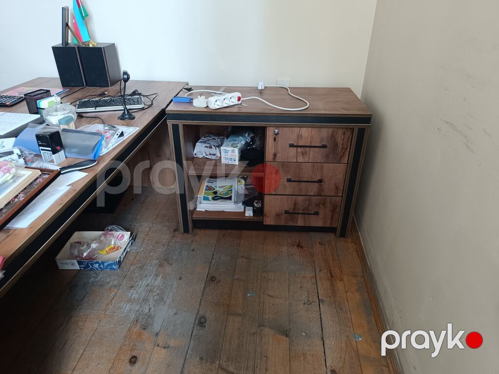 Ofis mebel dəsti – taxta teksturalı, qara dekor xətləri ilə Tərkib — Ofis mebeli, Bakı (2)