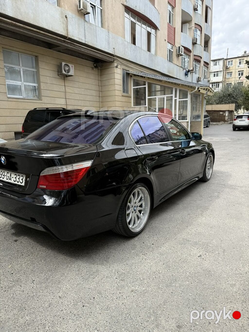 BMW 5 Series sedan – E60 kuzov, qara rəng. Xüsusiyyətlər: - Kuzov: 4 — Avtomobillər, Bakı (4)