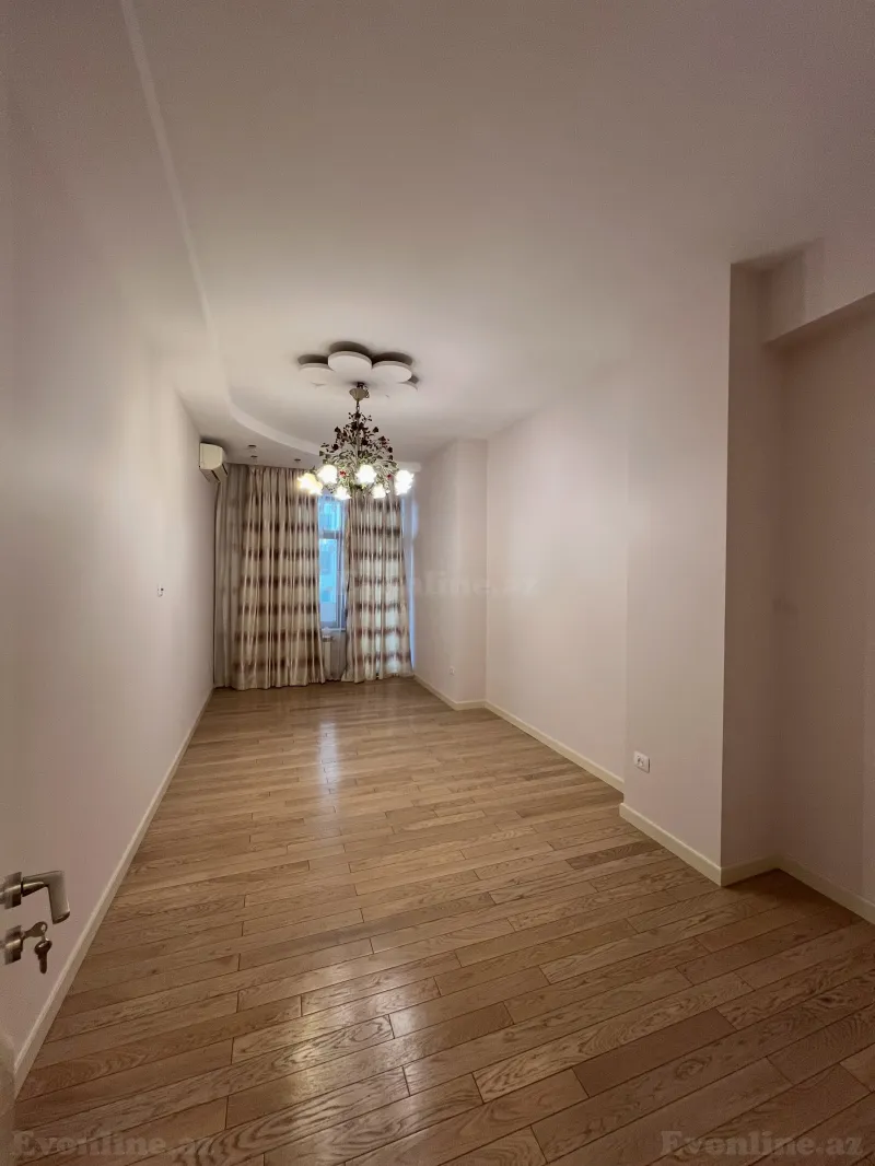 Satılır 4 otaqlı Mənzil Yeni tikili 200 m² Bakı, Yasamal r., İnşaatçılar m — Mənzil, Bakı (3)