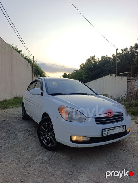Hyundai Verna: 1.5 l 2008 il Sedan — Digah