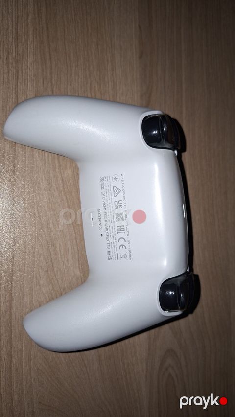 Ps5 dualsense çox təmiz istifadə olonub 3 ay olarki alınıb heç bir — Bakı