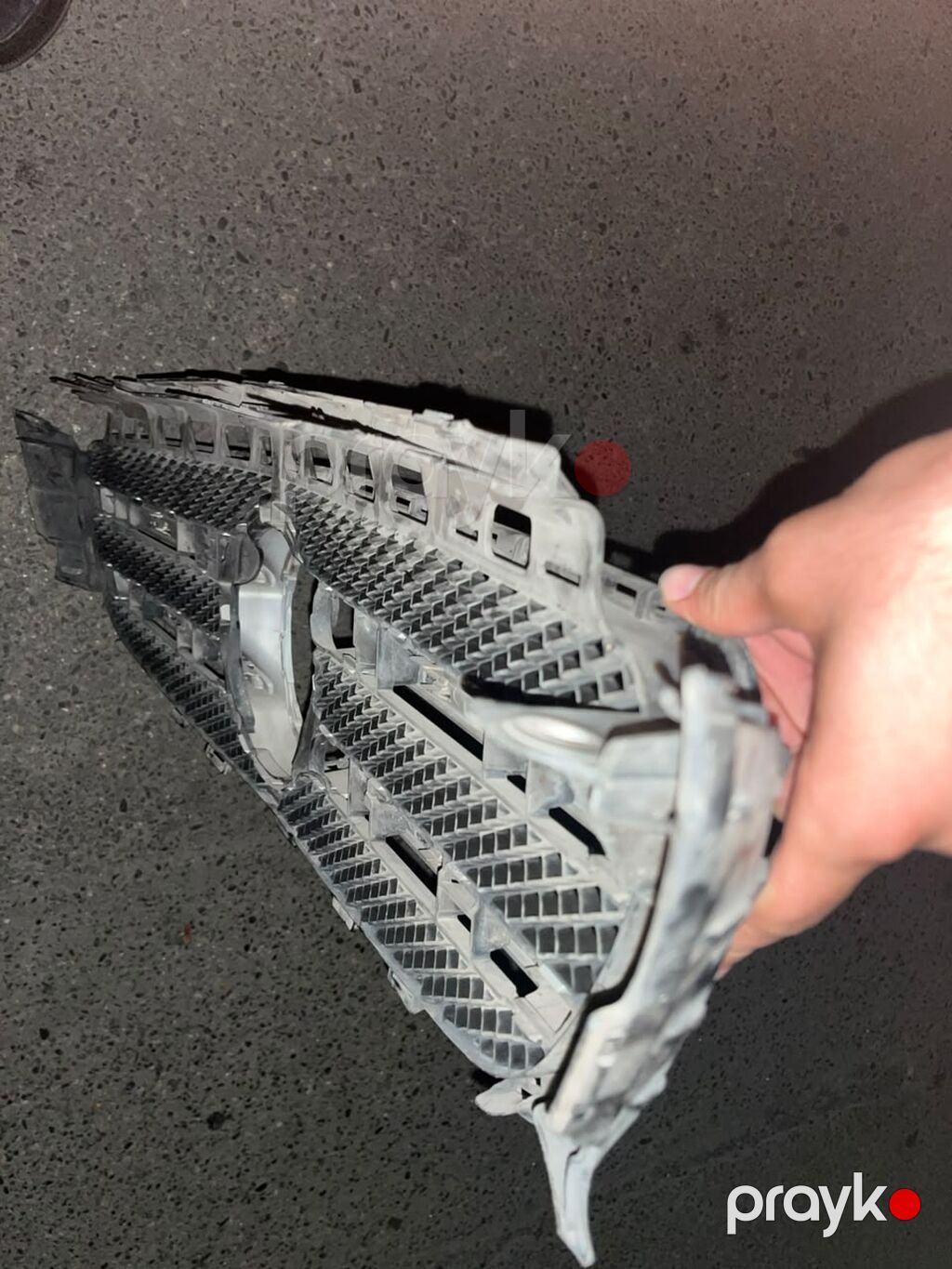 Salam. mercedes üçün ön radiator barmaqlığı. 7/24 zəng və wp da yaza — Kuzov hissələri, Bakı (5)
