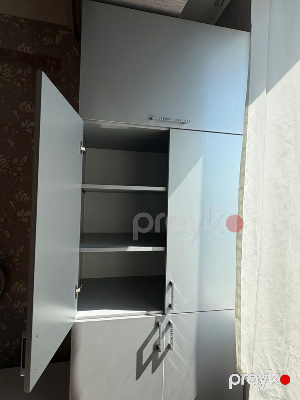 Boz rəngdə hündür dolab - Minimalist dizayn, düz səthli ön panellər — Şkaflar, Bakı (2)