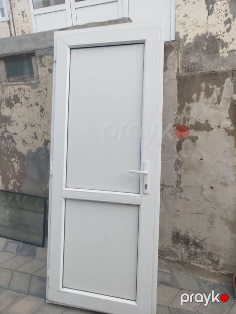 Ağ rəngli plasltik qapı satılir80 azn — Xırdalan