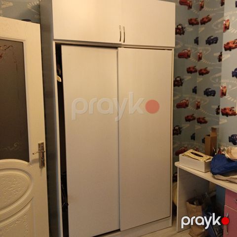 Ağ rəngli, sürüşkən qapılı paltar şkafı - Minimalist dizayn, hamar — Bakı