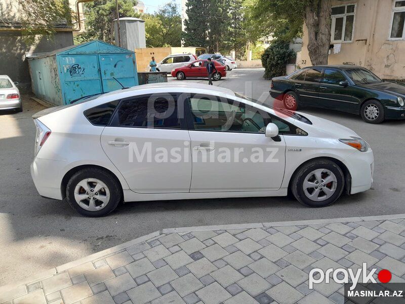 Toyota prius, 2011 il — Minik avtomobili icarəsi, Bakı (3)