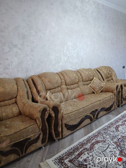 Klassik üslubda yumşaq mebel dəsti - Tərkibi: 3 yerlik divan + 2 ədəd — Bakı