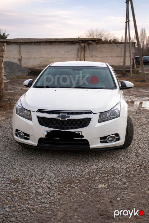 Chevrolet Cruze sedan – ağ rəng - Güclü və qənaətcil sedan, şəhər və — Ağdaş