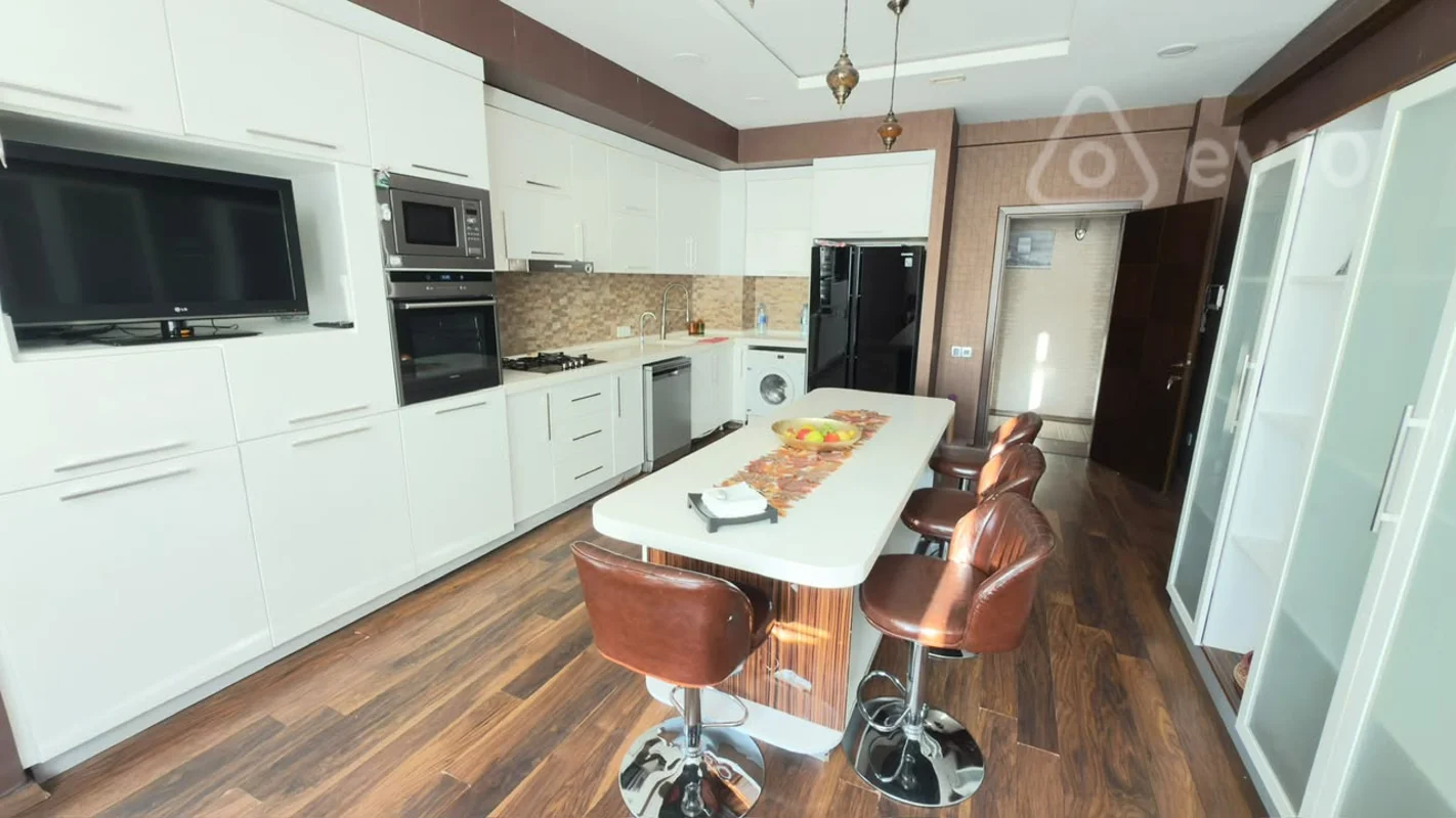 4 otaqlı mənzil, 200 m², Nəcəfqulu Rəfiyev k. 28 A — kirayə — Mənzil, Bakı (12)