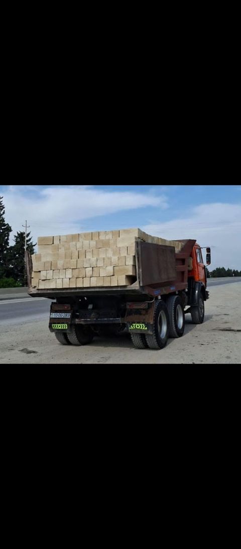 Ünvan Gəncə şəhəri Kubik cenni bel teze bir kamaz 75 qepikdən — Tikinti blokları, kərpiclər və panellər