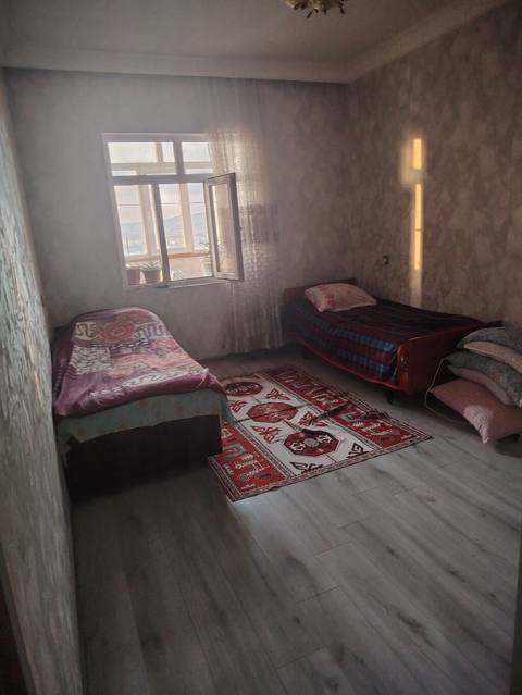 İcarəyə otaq – 2 çarpayılı, işıqlı və rahat - Geniş pəncərəli, günəş — Sanqaçal