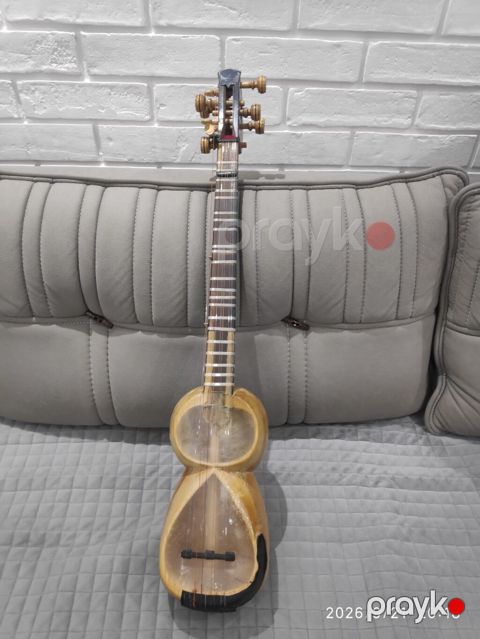 Məhsul: Tar (klassik Azərbaycan simli aləti) Təsvir: - Tam ölçülü — Bakı