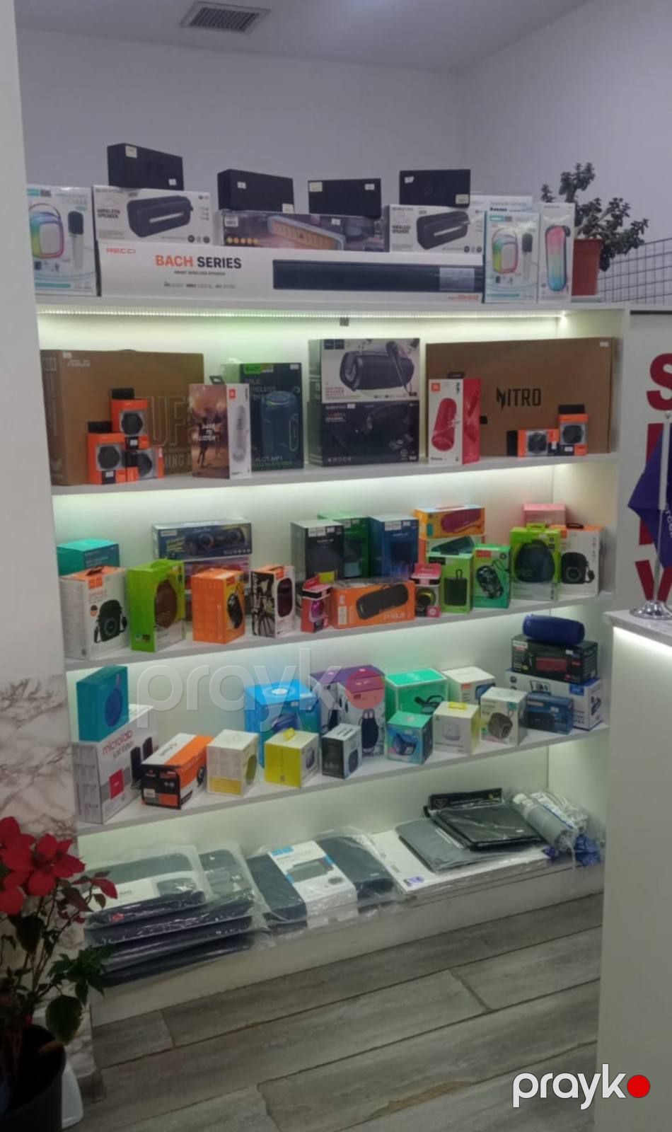 Satılır Telefon aksesuarları mağazası üçün hazırlanmış — Mebel (3)
