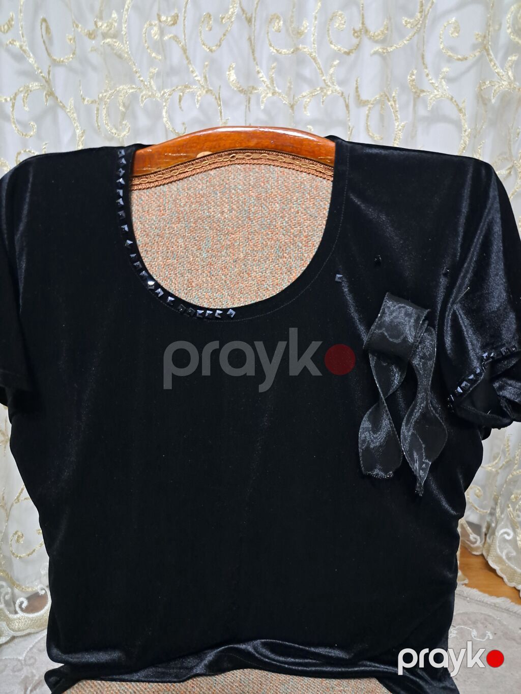 Qadın bluzası – əl işi - Material: qara məxmər - Dizayn: dairəvi yaxa — Köynək, Bakı (3)