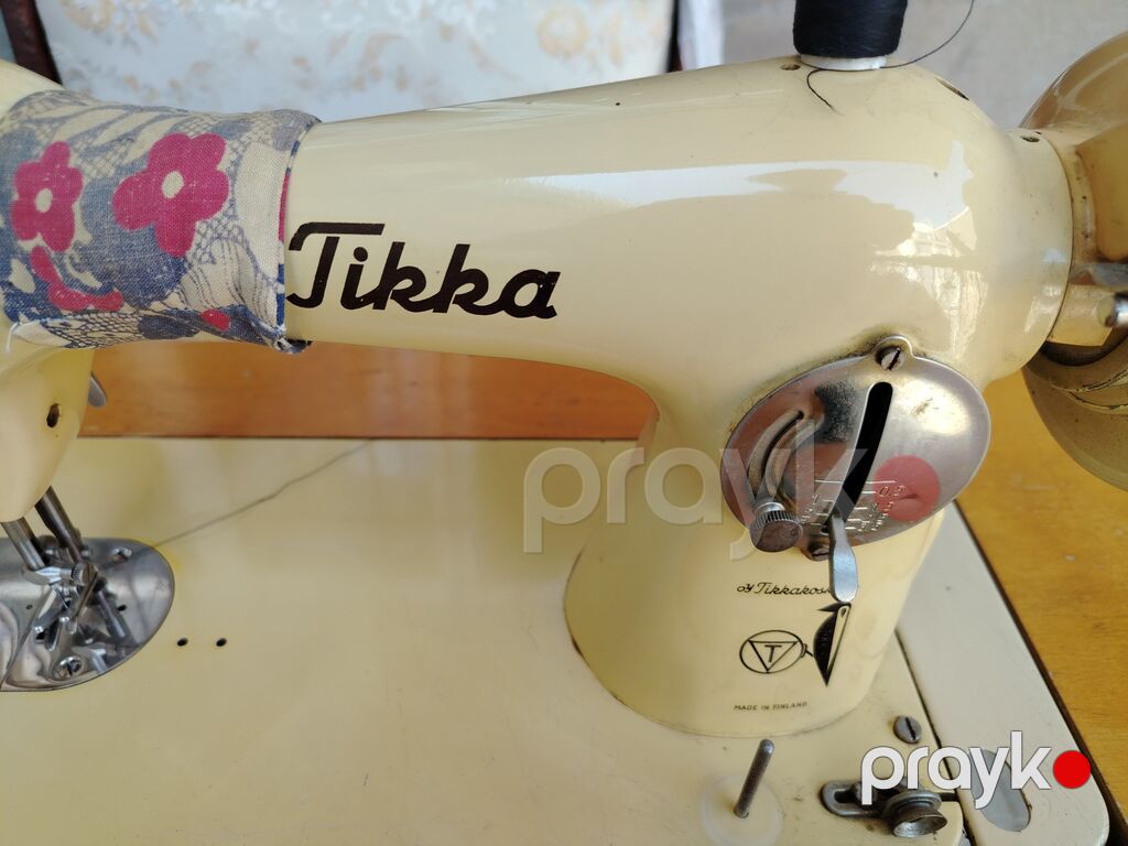 Tikka tikiş maşını – stolu və pedalı ilə - Brend/model: Tikka (gövdə — Tikiş və işəmə maşınları, Qobu (2)