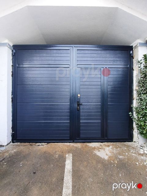 Metall panel qapilar– pəncərəsiz, tünd boz rəngdə, yana inteqrə — Digah