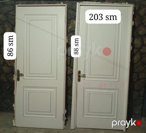 *Roya*. Kod 9952 2 eded Otaq qapisi satilir Olculeri wekilini — Bakı