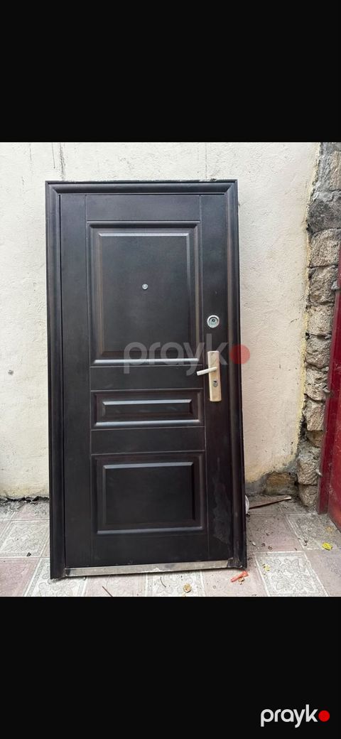 Giris qapisi 205/95sm 100azn Bakixanov 8889 leli — Bakı