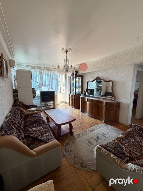 Satılır 4 otaqlı köhnə tikili 120 m² — Bakı