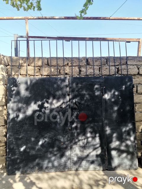 Darvaza 270/260sm 200azn Kurdexani 9238 leli — Bakı